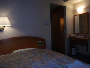Postel nebo postele na pokoji v ubytování Hotel Crown Hills Okaya