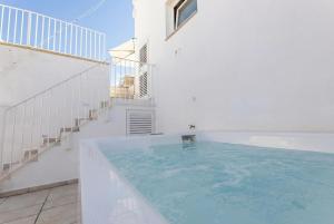 a swimming pool in the middle of a house at Dimora Suite Platino in Gallipoli