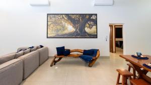 a living room with a couch and a table at Jahu Center House in Jaú