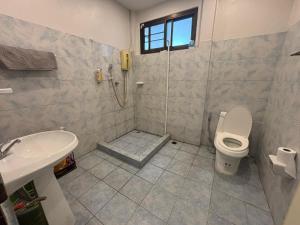 a bathroom with a shower and a toilet and a sink at Il Piccolo Paradiso - Hôtel in Koh Samui +23 photos