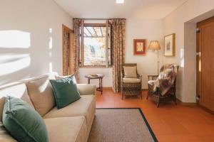 a living room with a couch and a chair at Casas da Memória in Tarouca