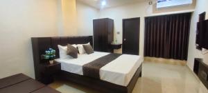 a bedroom with a large bed in a room at Hotel Manoj in Bhopal