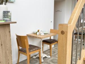 a small table and chairs next to a staircase at Heilotel in Heilbad Heiligenstadt