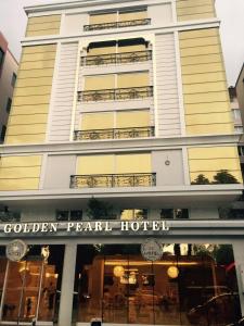 a hotel with the words golden pearl hotel in front of it at Golden Pars Hotel in Bursa