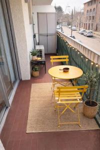 a patio with a table and chairs on a balcony at Loft cosy au portes d'avignon in Les Angles Gard