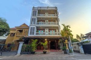 a large house with a balcony on the side of it at Dara Panha Sak Guesthouse in Siem Reap