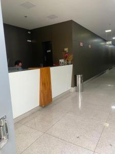 a man sitting at a counter in an airport at LRFlat 3 - Flat para pessoas exigentes com requinte e conforto próximo de tudo! Garagem e portaria 24h in Montes Claros