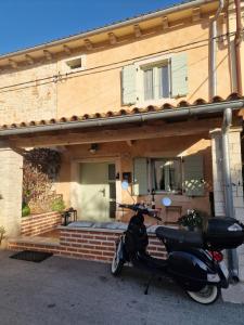 a scooter parked in front of a house at Hiža Bepina in Marčana