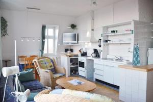 a kitchen with a table and chairs in a room at Appartementhaus Seestern in Borkum