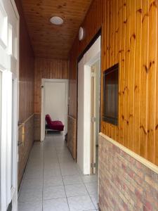 a hallway with a red chair in a building at Deux chambres disponibles pour vous in Aalst