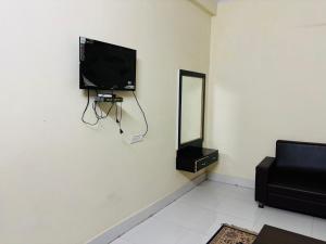 a room with a television and a mirror on a wall at Hotel Orchha Inn in Orchha