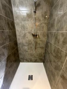 a bathroom with a shower with a drain in it at La ruche in Bourg-de-Péage