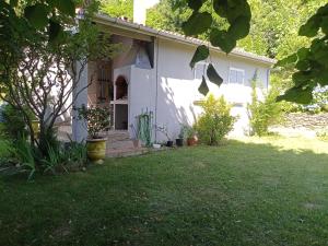 a small white house with a yard at La simonde in Malarce-sur-la-Thines