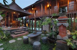 a house with a fountain in front of it at Tri Datu Palace in Saba