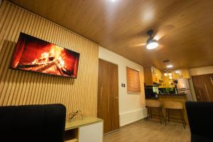 a living room with a fire on the wall at Cabaña Polo in Concepción de La Vega