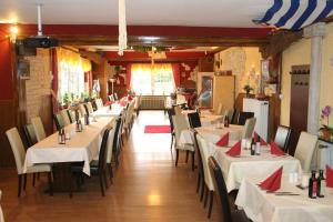 ห้องอาหารหรือที่รับประทานอาหารของ Hotel Taverne Inos