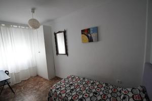 Łóżko lub łóżka w pokoju w obiekcie Malaga Soho