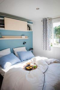 a bed with a plate of food on top of it at Camping 3 étoiles - Piscine - ccbfgbf in Collias