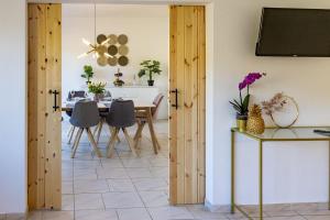 a dining room with a table and a tv at Moselgoldt in Burg