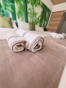 a bedroom with a bed with a blanket on it at Lucky民泊 in Osaka +33 photos