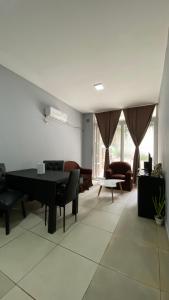 a living room with a table and a couch at PB-Súper dpto Morón centro in Morón