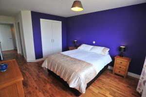 Ένα ή περισσότερα κρεβάτια σε δωμάτιο στο Hartaval & Baca Ruadh