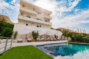 a hotel with a swimming pool and a building at Dashamiri's Villa in Sarandë