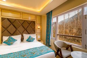 a hotel room with a bed and a window at Hotel Peak Paradise Resorts in Pahalgām