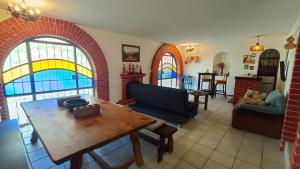 a living room with a couch and a table at Popo Country House in Atlautla