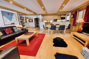 a living room with a couch and a table at Eclat de Soleil 023 in Verbier