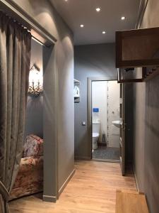 a hallway with a bathroom with a toilet and a mirror at Aparthotel in Chişinău