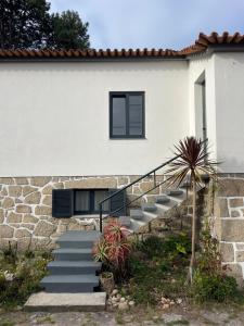 a set of stairs leading to a house at Casa do Pinhal in Moledo
