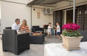 a family playing a game in a living room at Raggio di Sole Suite in Valmontone