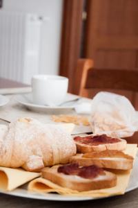 Jedlo v ubytovaní bed & breakfast alebo blízkom okolí