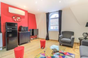a living room with a couch and a chair at Cityscape in Arras