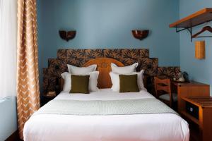 a bedroom with a white bed with a blue wall at Babel Lille Centre in Lille