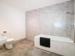 a bathroom with a tub and a toilet and a sink at Bluebell Cottage in Maidstone +20 photos