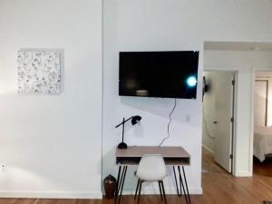 Gallery image of A Luxury City Condo in Richmond