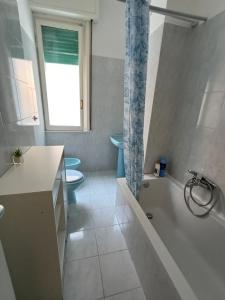 Ett badrum på ALTEREGO HOUSE RAPALLO