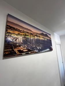 a painting hanging on a wall in a room at holiday home Un posto solare in Naples +91 photos