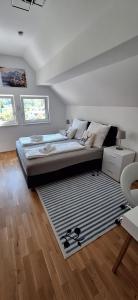 a bedroom with a large bed and a rug at Penthouse Vero I Bergblick I Seenähe I Hallstatt in Obertraun