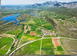 an aerial view of a town and a river at Casa del arco in Tarilonte