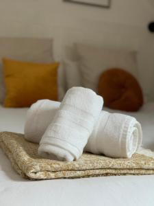 a bunch of rolled up towels on a bed at Les Cimes - Le Tholy in Le Tholy
