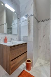 a bathroom with a sink and a mirror at Le Jardin de Lili - Disney 30 min - Clim & Wifi in Germigny-lʼEvêque +40 photos