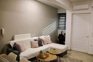 a living room with a white couch and a table at Home Irianna in Marathon