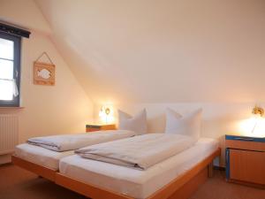 a bedroom with two beds with white pillows at Fini in Am Schwarzen Busch