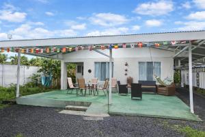 a pergola with a table and chairs on a patio at Casa Bandera 54 in Guayabal
