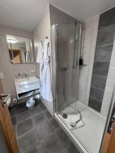 a bathroom with a shower and a sink at Doppelzimmer 11 in Heidenheim