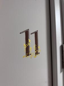 a sign with the number with flowers on it at Doppelzimmer 11 in Heidenheim +2 photos