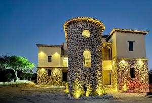 a building with a structure made out of stone at Hotel Suites Piamonte in Bernal